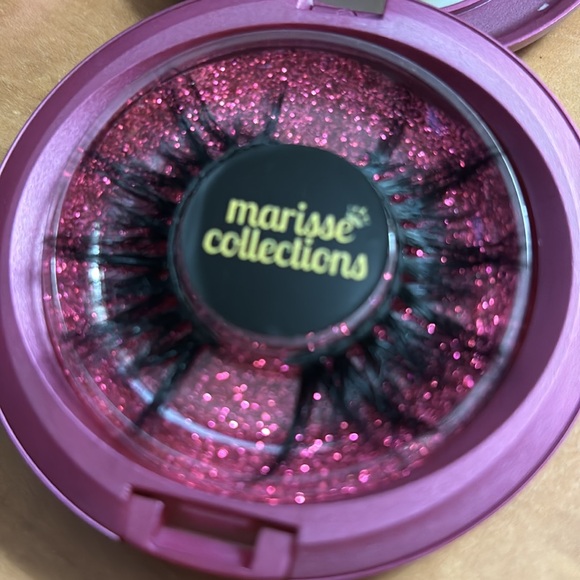 PLEASE LIKE TO JOIN THE FALSE LASHES LIVE SHOW November 14 @7:29 pm🇨🇦 - Picture 5 of 6